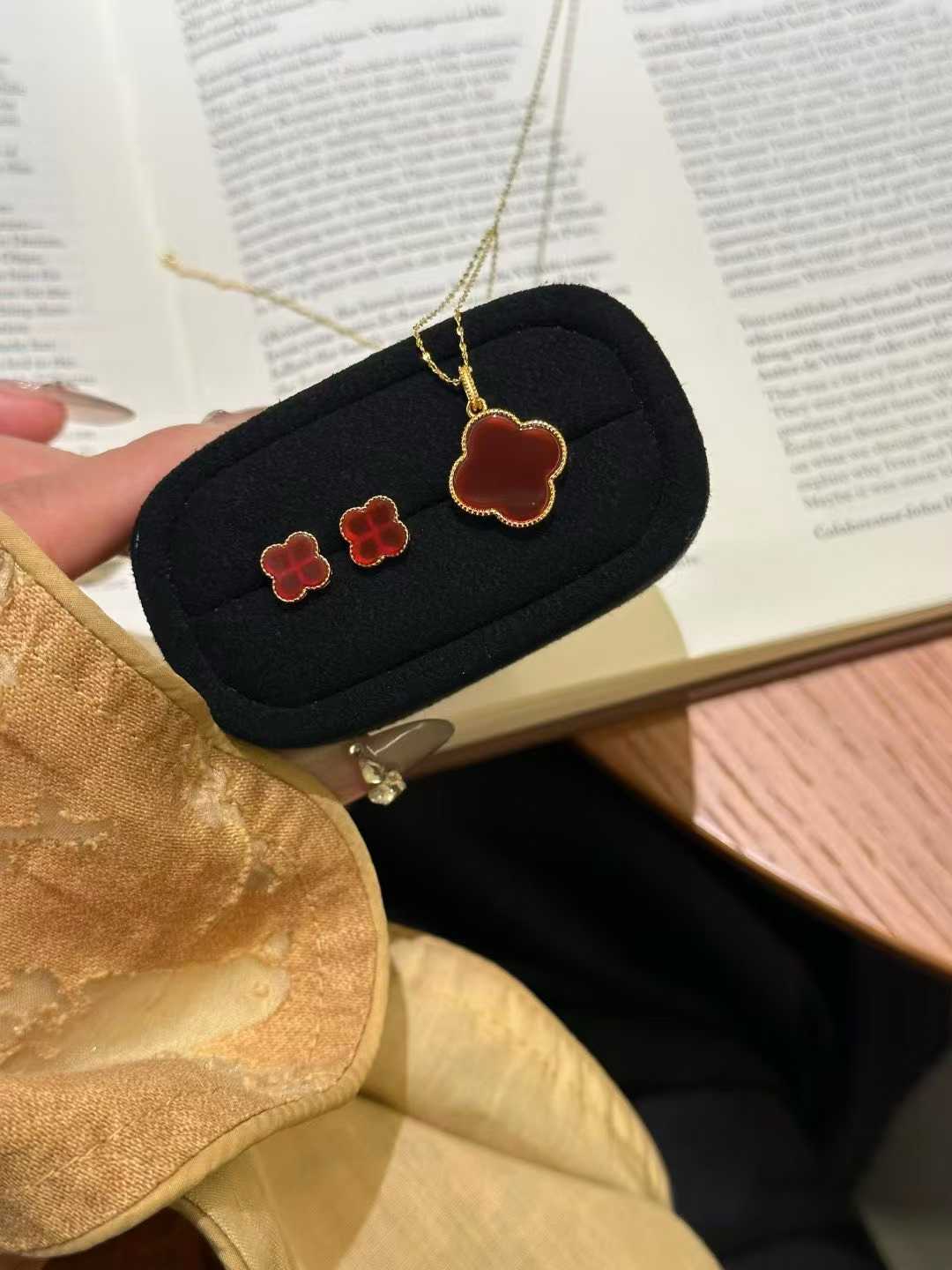 Carnelian Clover Set